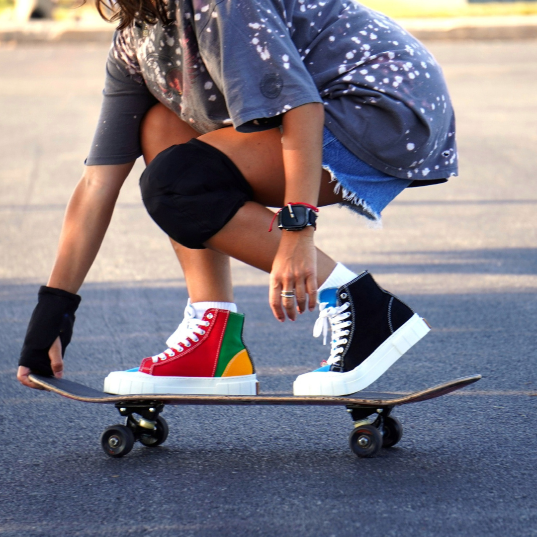 Wearable Relief: How HurtSkurt® Targets Back and Knee Pain Naturally