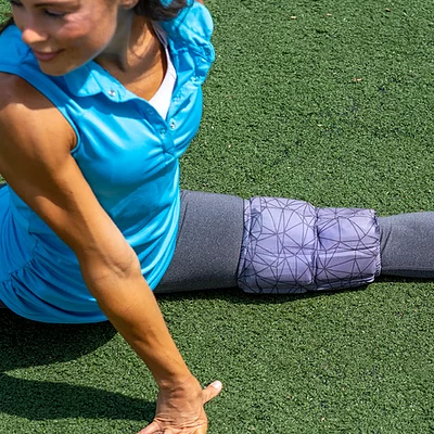 HurtSkurt 2 in 1 - Harness-Free Fashionable Cold Therapy Compression Gel Sleeve & Ice Pack Stretch-to-FitSize small is recommended for Hands, Wrists, Forearms, Feet, Ankles, and Calves. Size Medium is recommended for Elbows, Biceps, Knees, and Upper legs. Size large is recommended for full arm, lower or upper legs.